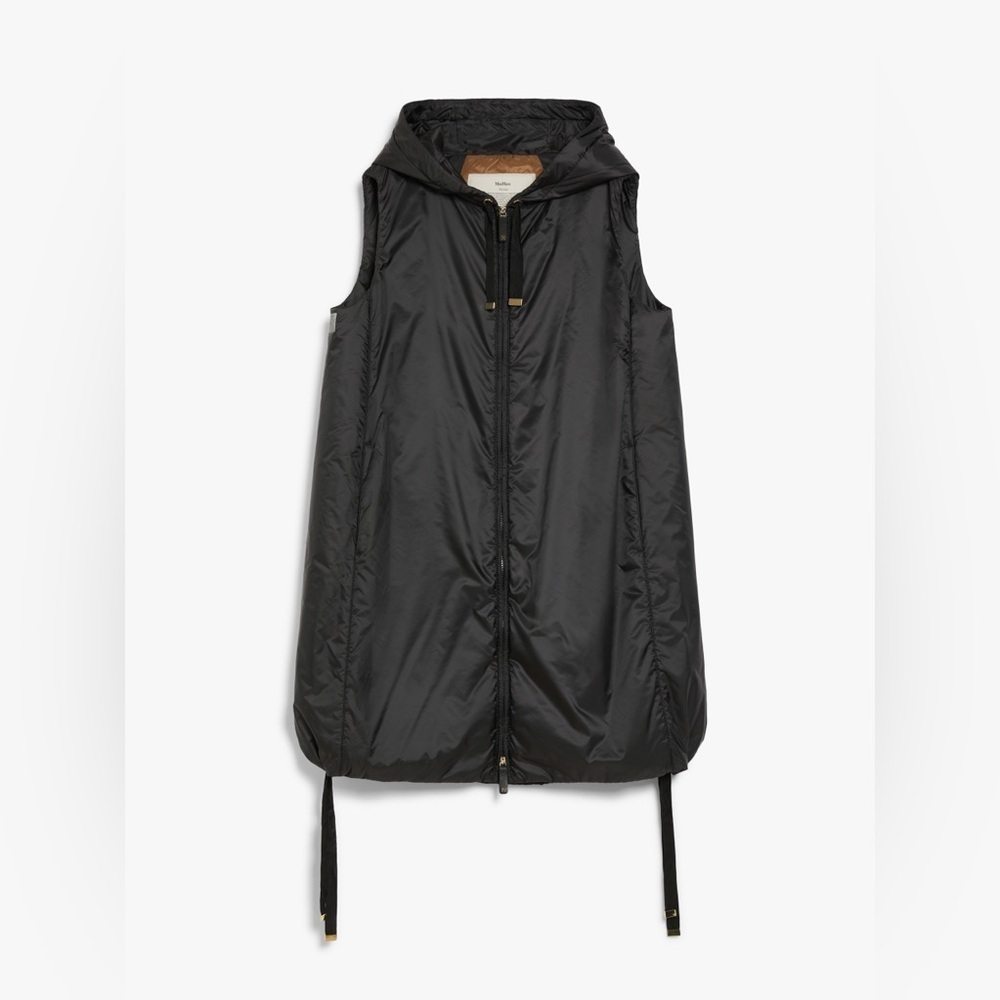 MaxMara THE CUBE
Water-resistant technical canvas gilet
Retail 995 usd NWOT